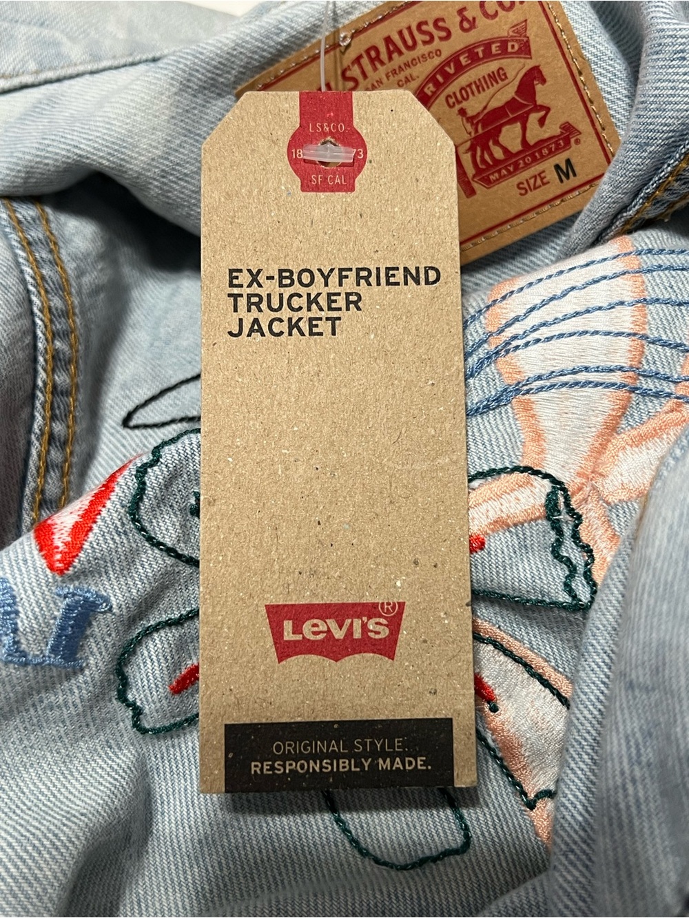 Levi's Light Blue Denim Trucker Jacket with Red Leather Patch - Picture 6 of 14